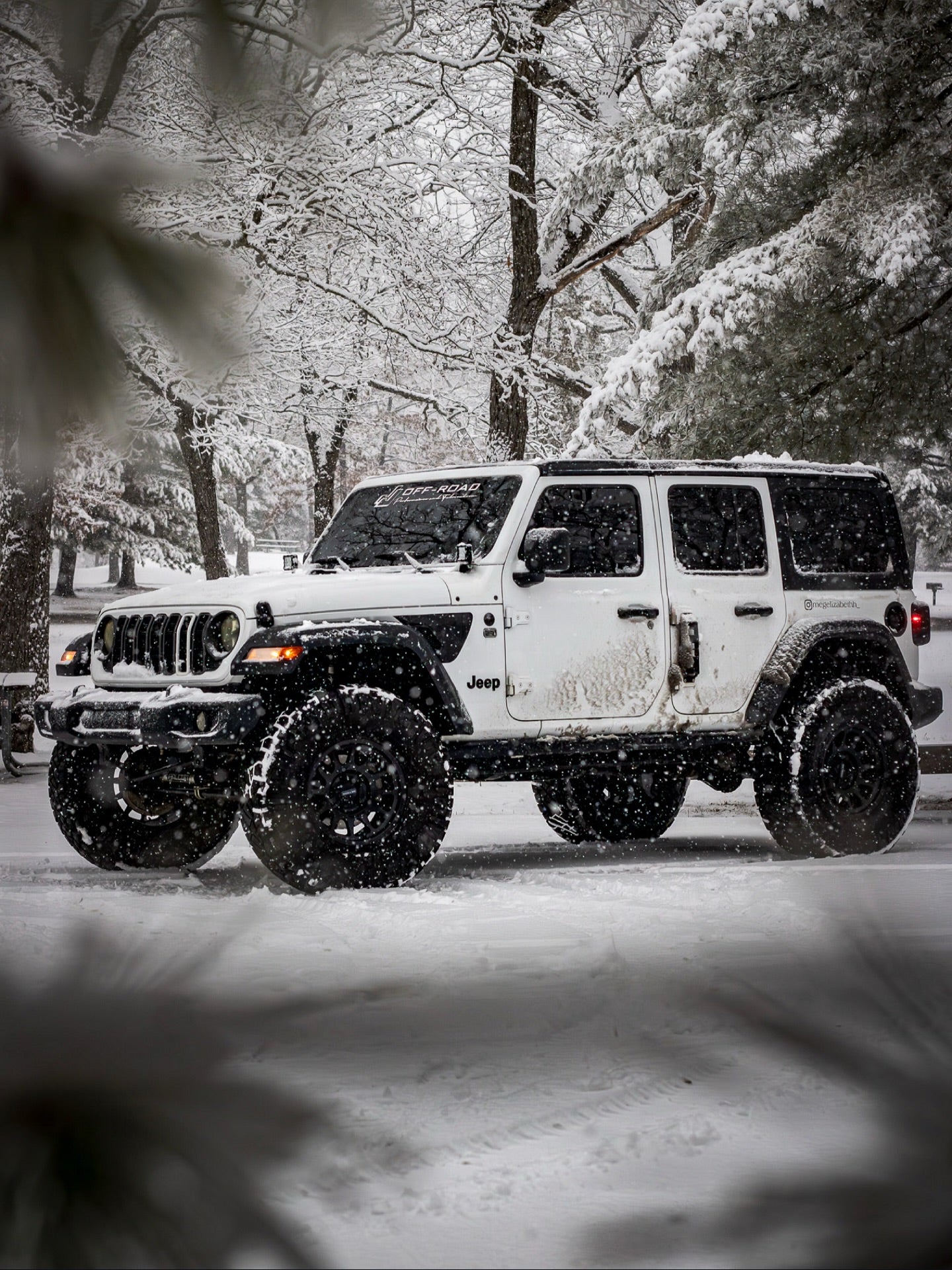 Custom Painted Front Grille – Refreshed Style fits Wrangler JL/ GladiatorJT